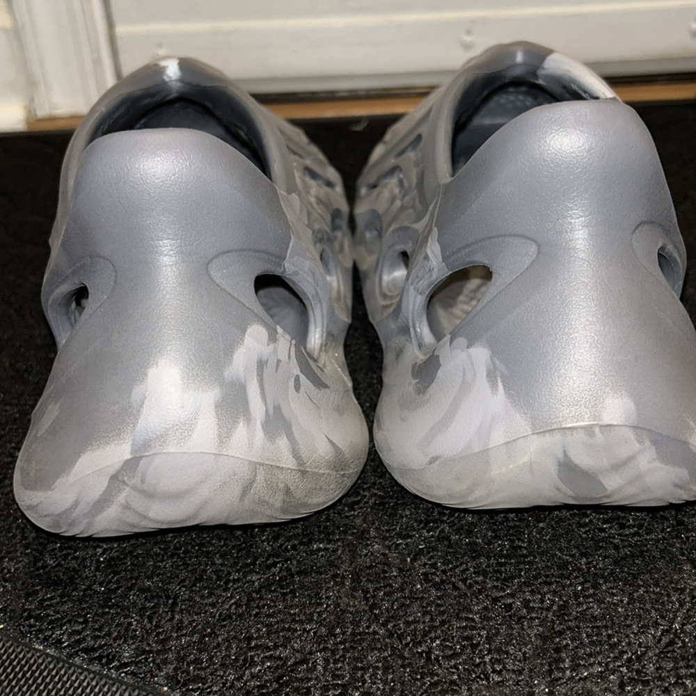 Mens Yeezy Foam Runner - Picture 5 of 5